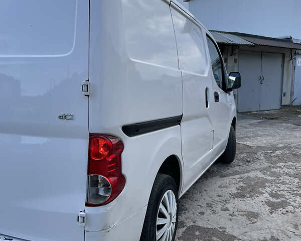 Белый Ниссан NV200, объемом двигателя 1.5 л и пробегом 126 тыс. км за 8500 $, фото 10 на Automoto.ua