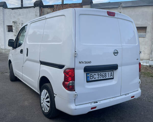 Белый Ниссан NV200, объемом двигателя 1.5 л и пробегом 126 тыс. км за 8500 $, фото 2 на Automoto.ua