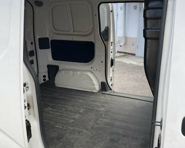 Белый Ниссан NV200, объемом двигателя 1.5 л и пробегом 126 тыс. км за 8500 $, фото 17 на Automoto.ua