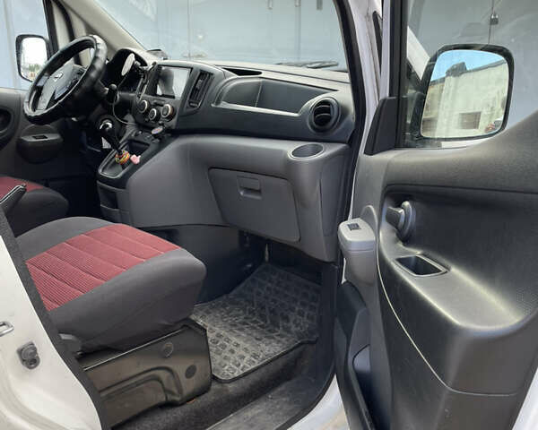 Белый Ниссан NV200, объемом двигателя 1.5 л и пробегом 126 тыс. км за 8500 $, фото 15 на Automoto.ua