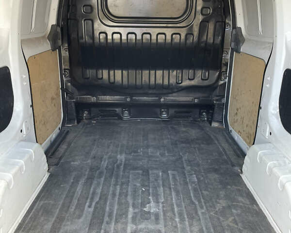 Белый Ниссан NV200, объемом двигателя 1.5 л и пробегом 126 тыс. км за 8500 $, фото 19 на Automoto.ua