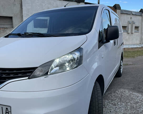 Белый Ниссан NV200, объемом двигателя 1.5 л и пробегом 126 тыс. км за 8500 $, фото 7 на Automoto.ua