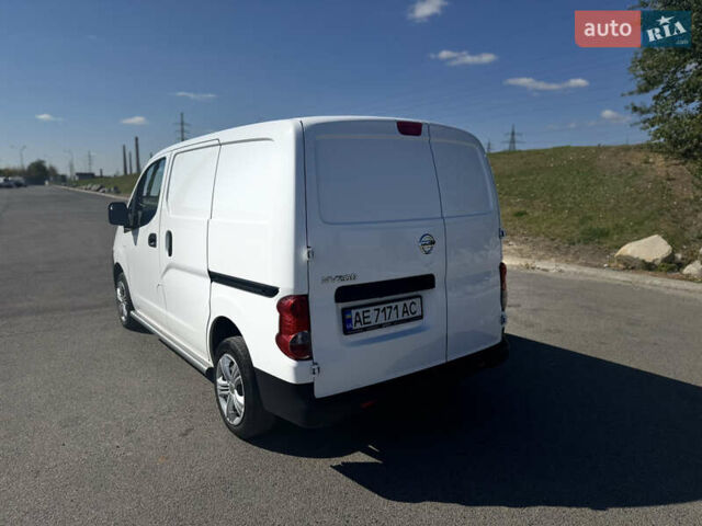 Белый Ниссан NV200, объемом двигателя 1.46 л и пробегом 146 тыс. км за 9900 $, фото 5 на Automoto.ua