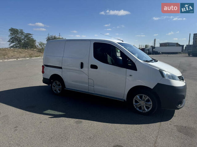 Белый Ниссан NV200, объемом двигателя 1.46 л и пробегом 146 тыс. км за 9900 $, фото 3 на Automoto.ua