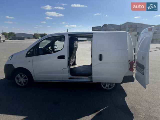 Белый Ниссан NV200, объемом двигателя 1.46 л и пробегом 146 тыс. км за 9900 $, фото 13 на Automoto.ua