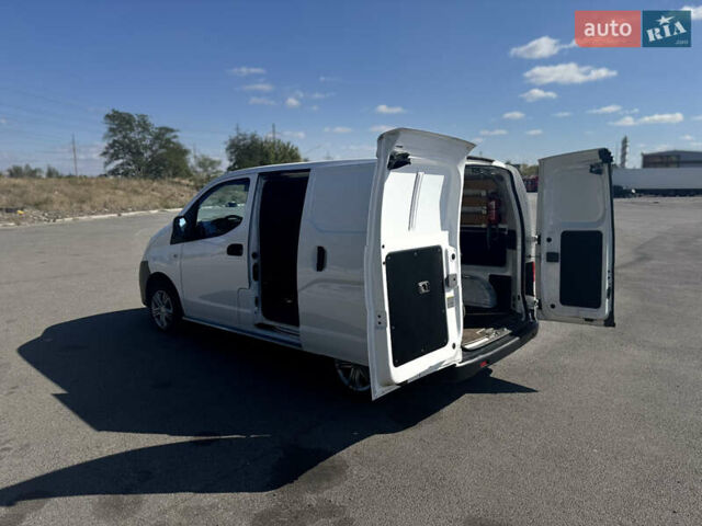 Белый Ниссан NV200, объемом двигателя 1.46 л и пробегом 146 тыс. км за 9900 $, фото 14 на Automoto.ua