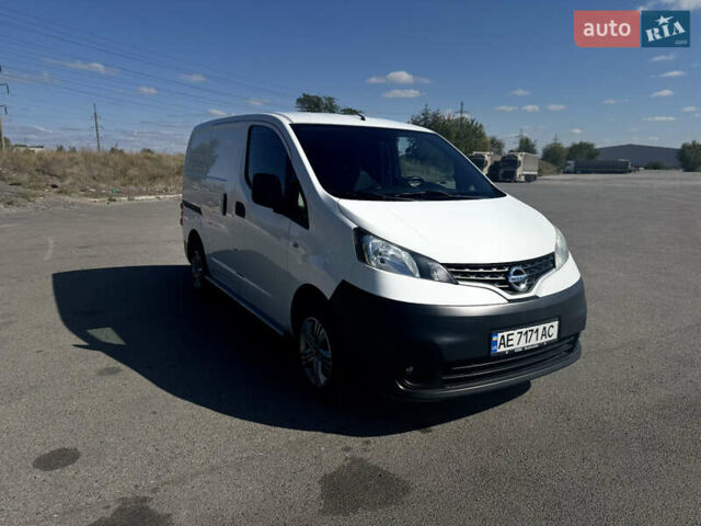 Белый Ниссан NV200, объемом двигателя 1.46 л и пробегом 146 тыс. км за 9900 $, фото 2 на Automoto.ua