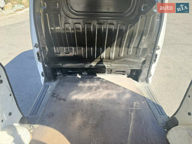 Белый Ниссан NV200, объемом двигателя 1.46 л и пробегом 146 тыс. км за 9900 $, фото 11 на Automoto.ua