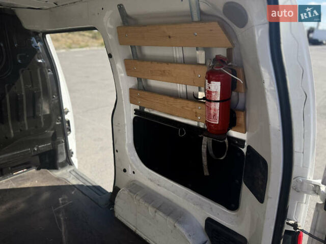 Белый Ниссан NV200, объемом двигателя 1.46 л и пробегом 146 тыс. км за 9900 $, фото 10 на Automoto.ua