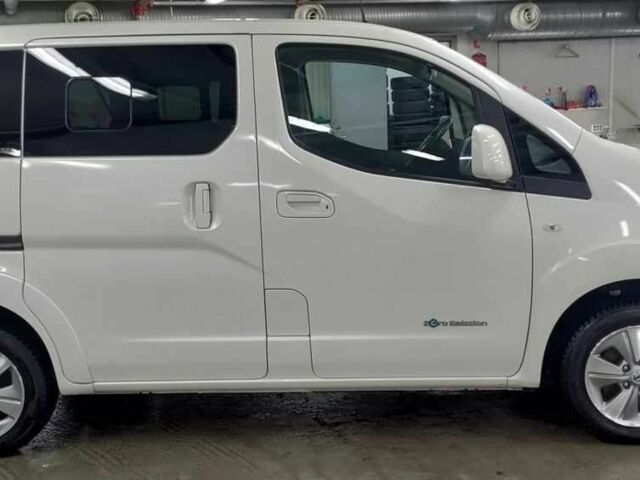 Белый Ниссан NV200, объемом двигателя 0 л и пробегом 132 тыс. км за 13500 $, фото 2 на Automoto.ua