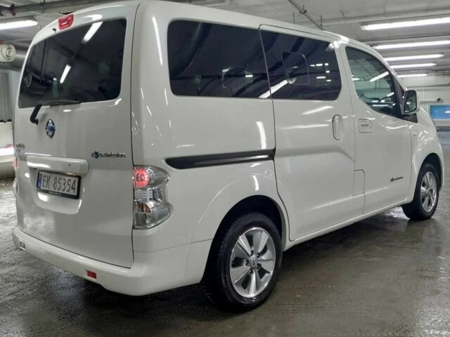 Белый Ниссан NV200, объемом двигателя 0 л и пробегом 132 тыс. км за 13500 $, фото 3 на Automoto.ua