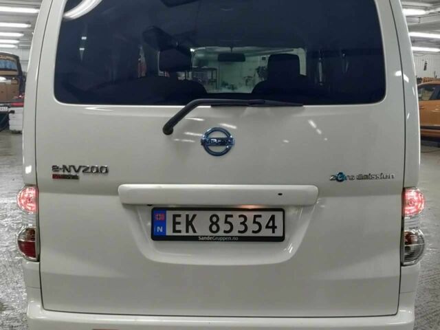 Белый Ниссан NV200, объемом двигателя 0 л и пробегом 132 тыс. км за 13500 $, фото 4 на Automoto.ua