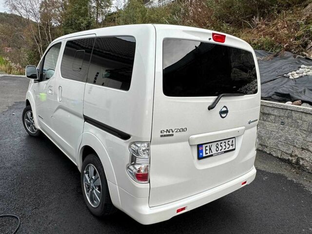 Белый Ниссан NV200, объемом двигателя 0 л и пробегом 132 тыс. км за 13500 $, фото 8 на Automoto.ua