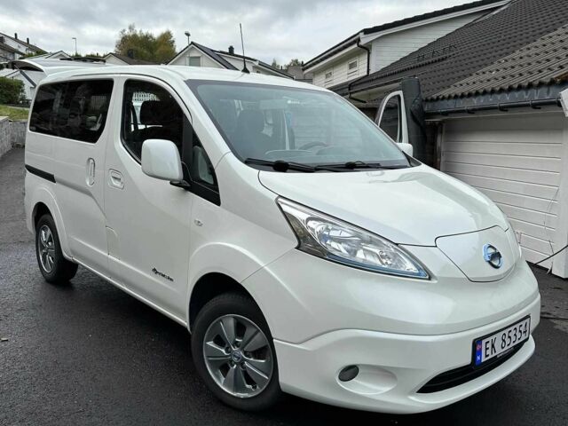 Белый Ниссан NV200, объемом двигателя 0 л и пробегом 132 тыс. км за 13500 $, фото 1 на Automoto.ua