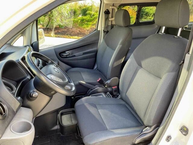 Белый Ниссан NV200, объемом двигателя 0 л и пробегом 132 тыс. км за 13500 $, фото 13 на Automoto.ua