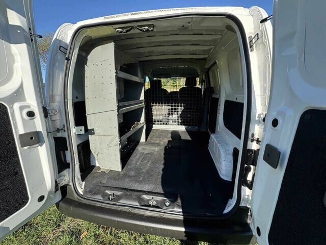 Білий Ніссан NV200, об'ємом двигуна 2 л та пробігом 31 тис. км за 1200 $, фото 8 на Automoto.ua