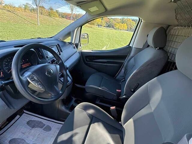 Білий Ніссан NV200, об'ємом двигуна 2 л та пробігом 31 тис. км за 1200 $, фото 7 на Automoto.ua