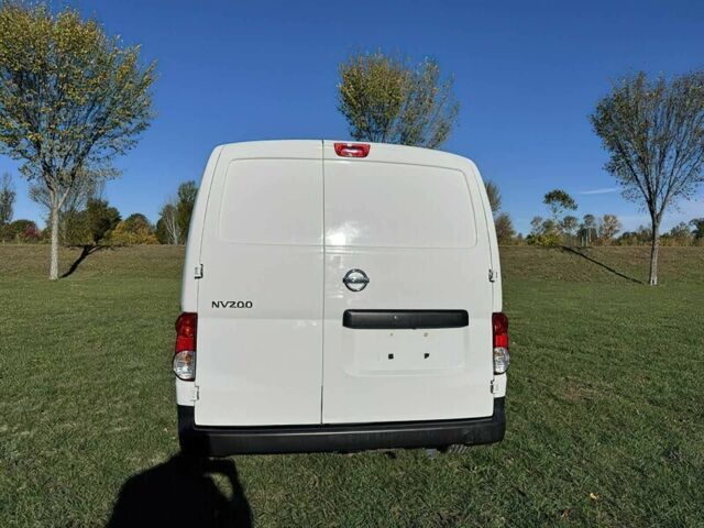 Білий Ніссан NV200, об'ємом двигуна 2 л та пробігом 31 тис. км за 1200 $, фото 3 на Automoto.ua