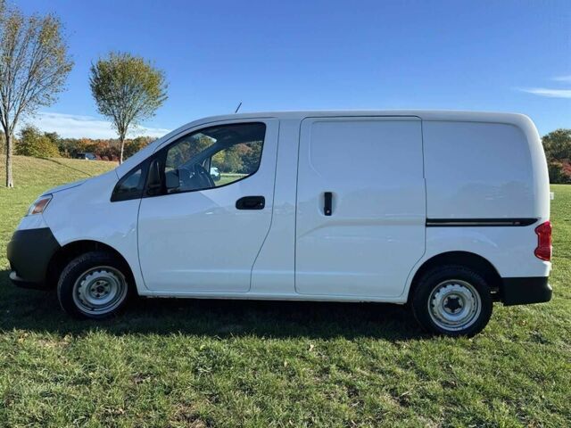 Білий Ніссан NV200, об'ємом двигуна 2 л та пробігом 31 тис. км за 1200 $, фото 2 на Automoto.ua