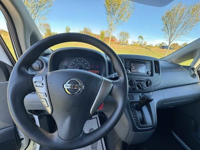 Білий Ніссан NV200, об'ємом двигуна 2 л та пробігом 31 тис. км за 1200 $, фото 5 на Automoto.ua