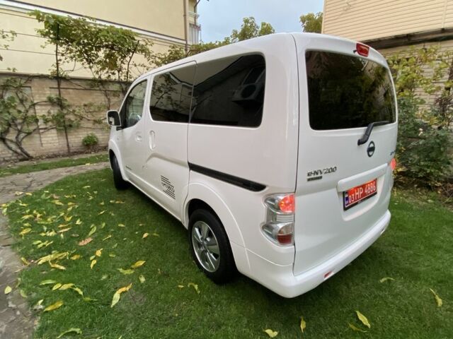 Білий Ніссан NV200, об'ємом двигуна 0 л та пробігом 47 тис. км за 17500 $, фото 4 на Automoto.ua