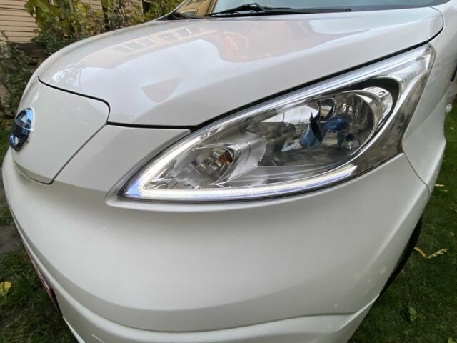 Білий Ніссан NV200, об'ємом двигуна 0 л та пробігом 47 тис. км за 17500 $, фото 19 на Automoto.ua