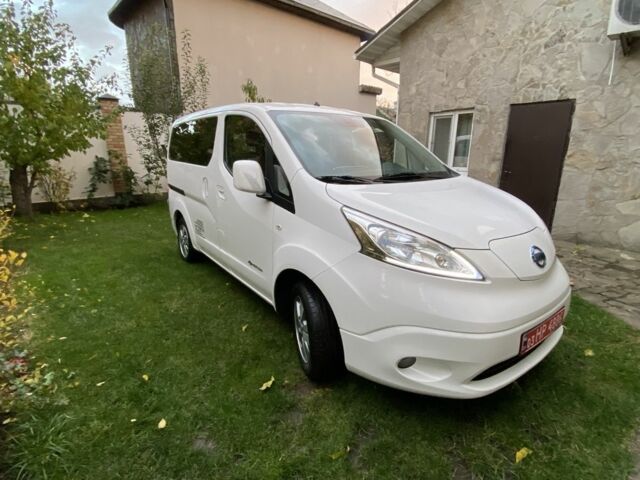 Білий Ніссан NV200, об'ємом двигуна 0 л та пробігом 47 тис. км за 17500 $, фото 3 на Automoto.ua