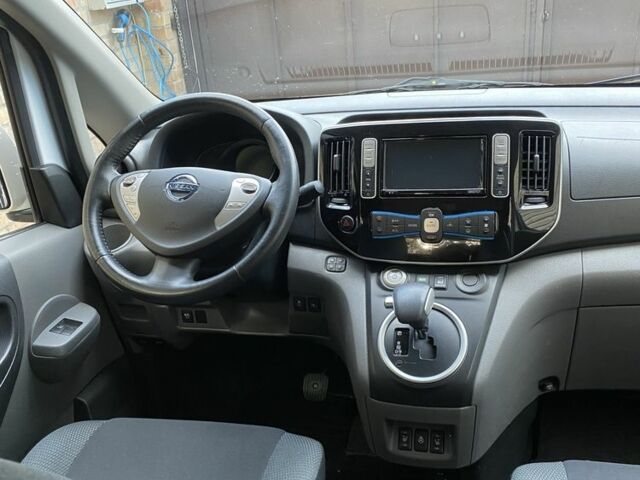 Білий Ніссан NV200, об'ємом двигуна 0 л та пробігом 47 тис. км за 17500 $, фото 10 на Automoto.ua