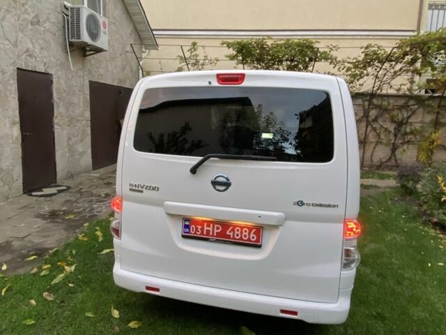 Білий Ніссан NV200, об'ємом двигуна 0 л та пробігом 47 тис. км за 17500 $, фото 5 на Automoto.ua