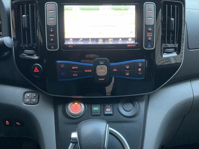 Білий Ніссан NV200, об'ємом двигуна 0 л та пробігом 47 тис. км за 17500 $, фото 14 на Automoto.ua