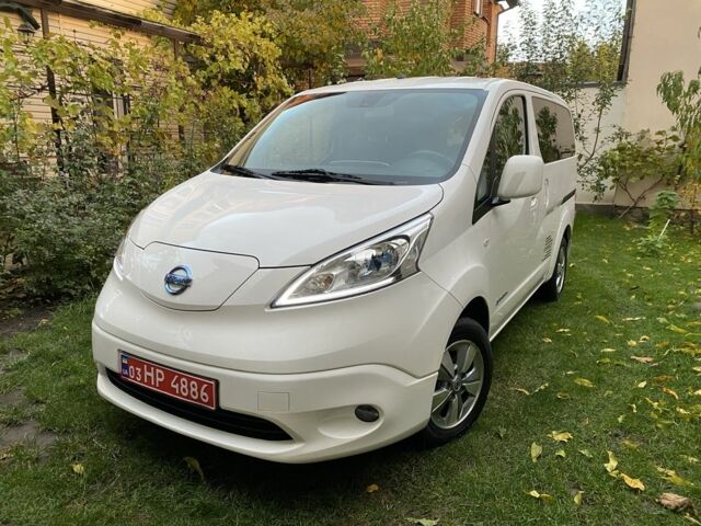 Білий Ніссан NV200, об'ємом двигуна 0 л та пробігом 47 тис. км за 17500 $, фото 2 на Automoto.ua