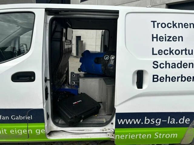 Белый Ниссан NV200, объемом двигателя 0 л и пробегом 120 тыс. км за 10200 $, фото 6 на Automoto.ua