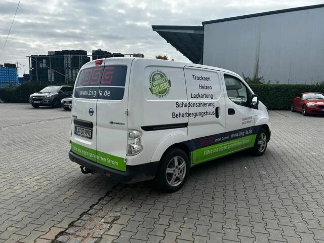 Белый Ниссан NV200, объемом двигателя 0 л и пробегом 120 тыс. км за 10200 $, фото 3 на Automoto.ua