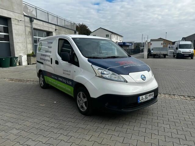 Белый Ниссан NV200, объемом двигателя 0 л и пробегом 120 тыс. км за 10200 $, фото 1 на Automoto.ua