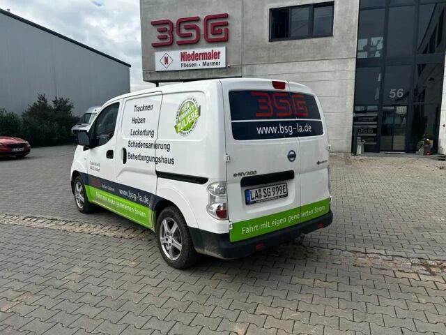 Белый Ниссан NV200, объемом двигателя 0 л и пробегом 120 тыс. км за 10200 $, фото 4 на Automoto.ua