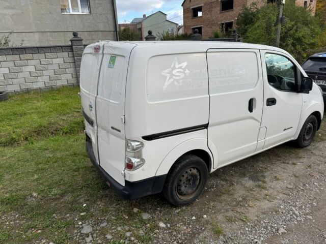 Белый Ниссан NV200, объемом двигателя 0 л и пробегом 204 тыс. км за 5900 $, фото 11 на Automoto.ua