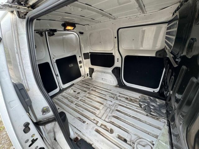 Белый Ниссан NV200, объемом двигателя 0 л и пробегом 204 тыс. км за 5900 $, фото 12 на Automoto.ua