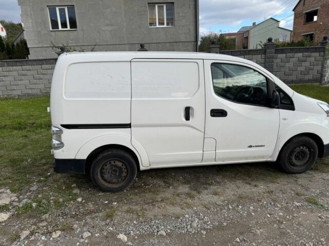 Белый Ниссан NV200, объемом двигателя 0 л и пробегом 204 тыс. км за 5900 $, фото 10 на Automoto.ua