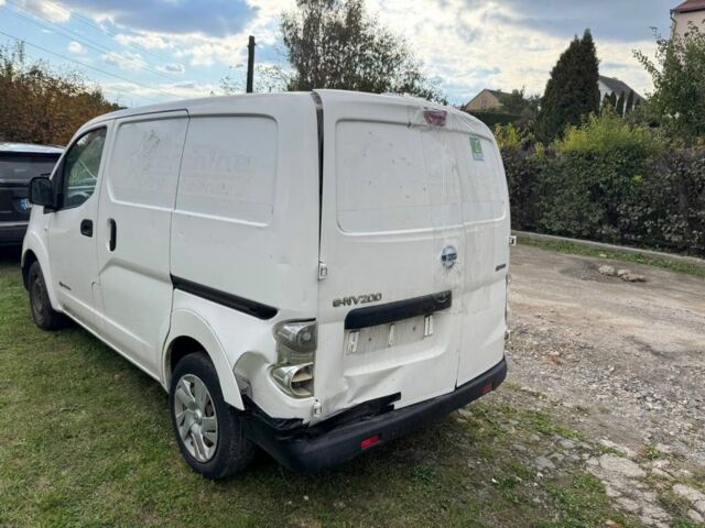 Белый Ниссан NV200, объемом двигателя 0 л и пробегом 204 тыс. км за 5900 $, фото 6 на Automoto.ua