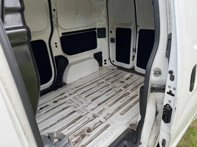 Белый Ниссан NV200, объемом двигателя 0 л и пробегом 204 тыс. км за 5900 $, фото 14 на Automoto.ua