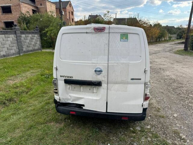 Белый Ниссан NV200, объемом двигателя 0 л и пробегом 204 тыс. км за 5900 $, фото 9 на Automoto.ua