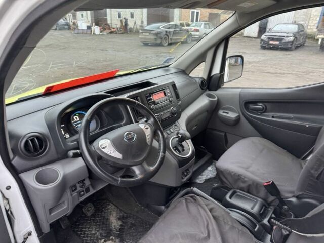 Білий Ніссан NV200, об'ємом двигуна 0 л та пробігом 122 тис. км за 8950 $, фото 12 на Automoto.ua