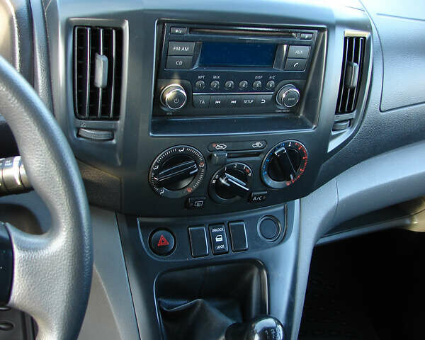 Чорний Ніссан NV200, об'ємом двигуна 0 л та пробігом 210 тис. км за 10200 $, фото 12 на Automoto.ua