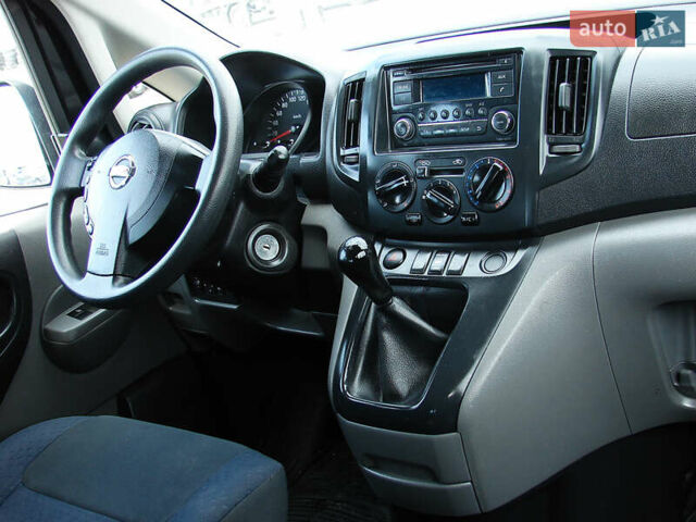 Черный Ниссан NV200, объемом двигателя 1.6 л и пробегом 210 тыс. км за 10200 $, фото 12 на Automoto.ua