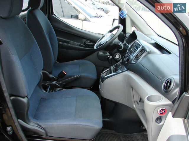 Черный Ниссан NV200, объемом двигателя 1.6 л и пробегом 210 тыс. км за 10200 $, фото 11 на Automoto.ua