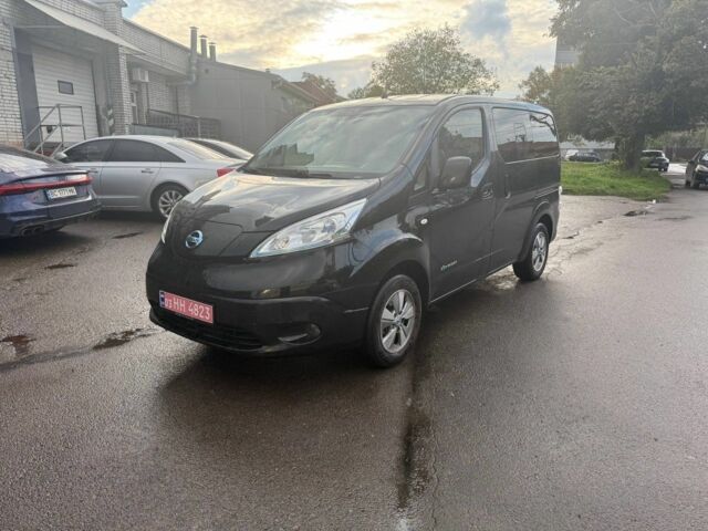 Черный Ниссан NV200, объемом двигателя 0 л и пробегом 135 тыс. км за 9500 $, фото 2 на Automoto.ua