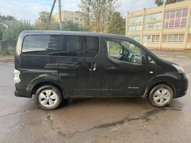 Черный Ниссан NV200, объемом двигателя 0 л и пробегом 135 тыс. км за 9500 $, фото 6 на Automoto.ua