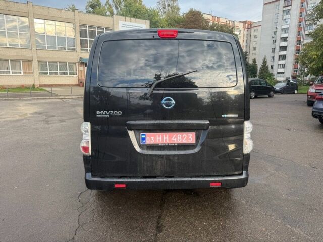 Черный Ниссан NV200, объемом двигателя 0 л и пробегом 135 тыс. км за 9500 $, фото 5 на Automoto.ua