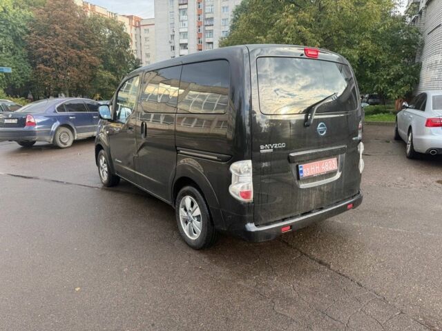 Черный Ниссан NV200, объемом двигателя 0 л и пробегом 135 тыс. км за 9500 $, фото 4 на Automoto.ua