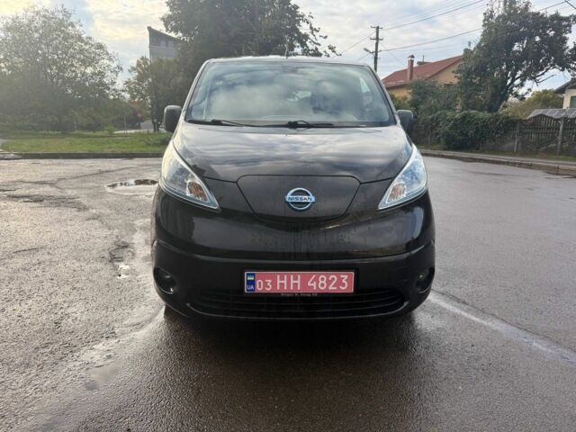 Черный Ниссан NV200, объемом двигателя 0 л и пробегом 135 тыс. км за 9500 $, фото 1 на Automoto.ua